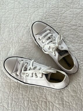 Converse White Leather Chuck Taylor Low-Top Lace-Up Sneakers Classic Prepster